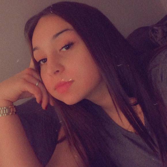 Profile Picture of Daphné Cantos (@dcantos) on Poshmark