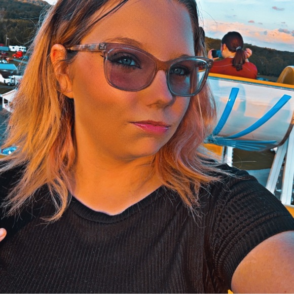 Profile Picture of Cara Fletcher (@cara_fletcher) on Poshmark