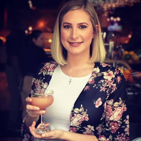 Lana Lentine - Poshmark Profile Picture of Lana Lentine (@glamorl219) on Poshmark