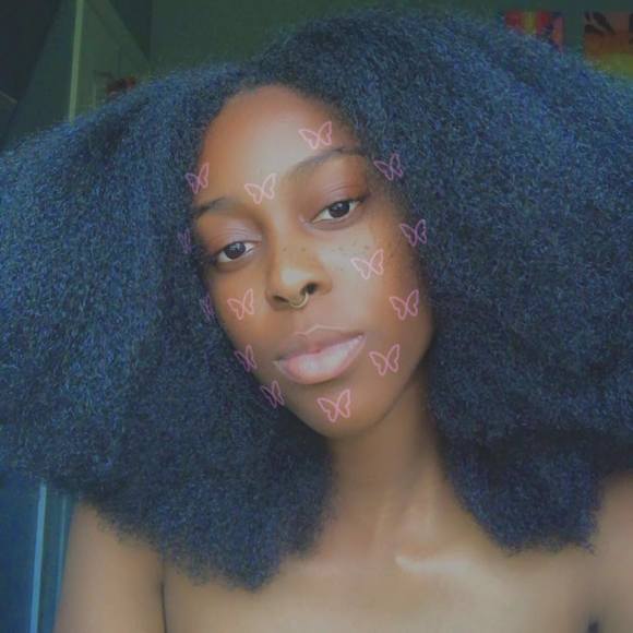 Profile Picture of Hariel Headlam (@hariel_jh) on Poshmark