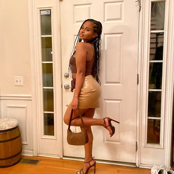 Profile Picture of Janitza R. (@iiamjanii) on Poshmark