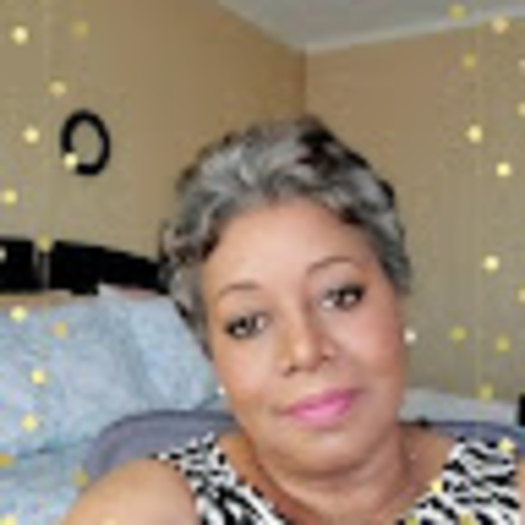 Profile Picture of Sharon Edwards (@sharonachille) on Poshmark