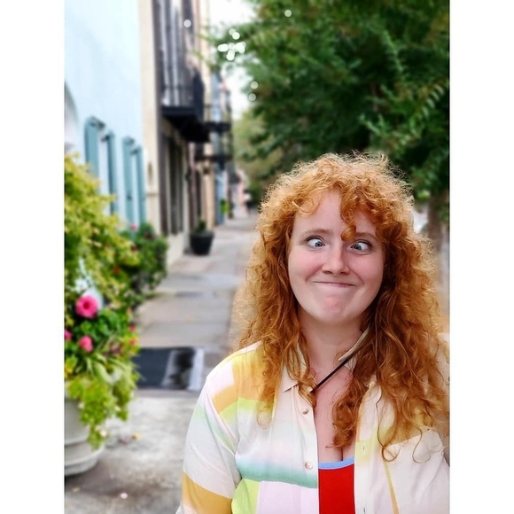 Profile Picture of Nikki Self (@nikkittaa) on Poshmark