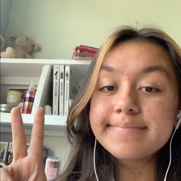Profile Picture of Karma Hilbert (@kaermadillo) on Poshmark