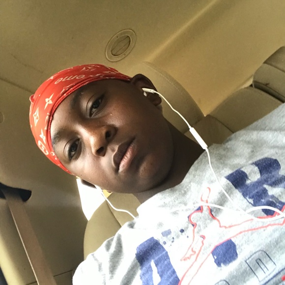 Profile Picture of Alvin Peyton (@ap3biguns1234) on Poshmark