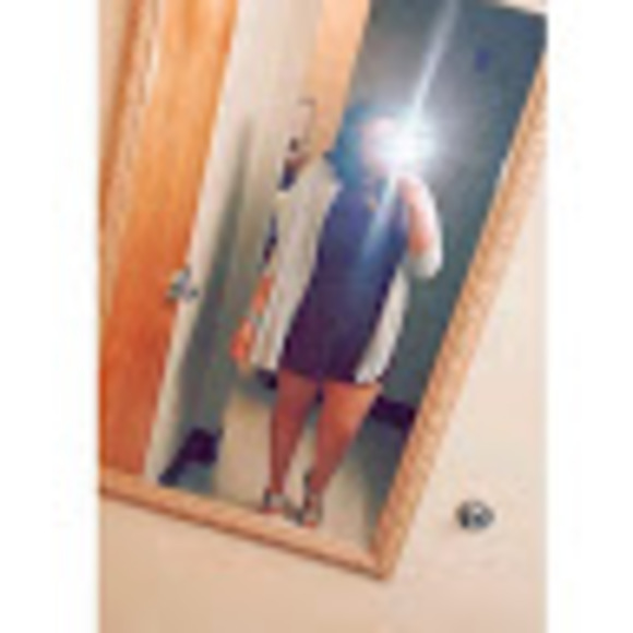 Profile Picture of Laura Stargell (@stargelllaura) on Poshmark