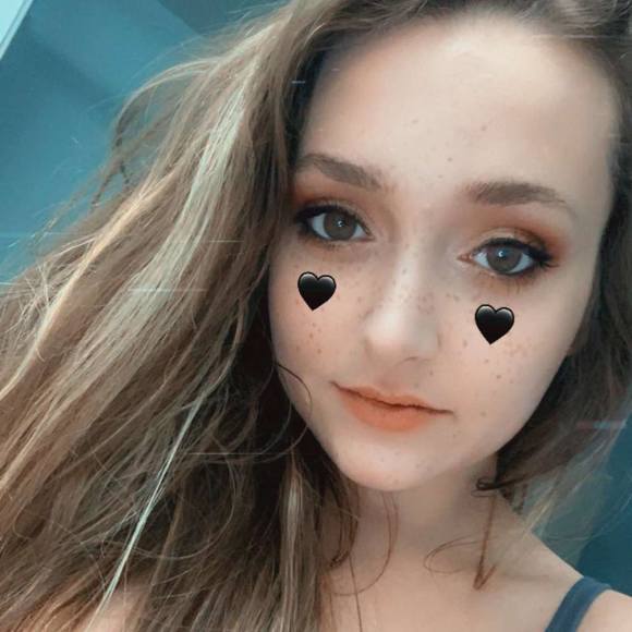 Profile Picture of Lindsey Iwanyckyj (@liwanyckyj) on Poshmark