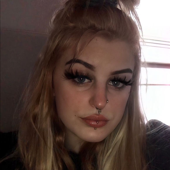 Profile Picture of Mckenna Campbell (@mickireneee5) on Poshmark