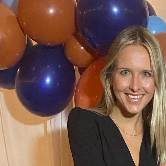 Profile Picture of Simone Tolmie (@simtol) on Poshmark