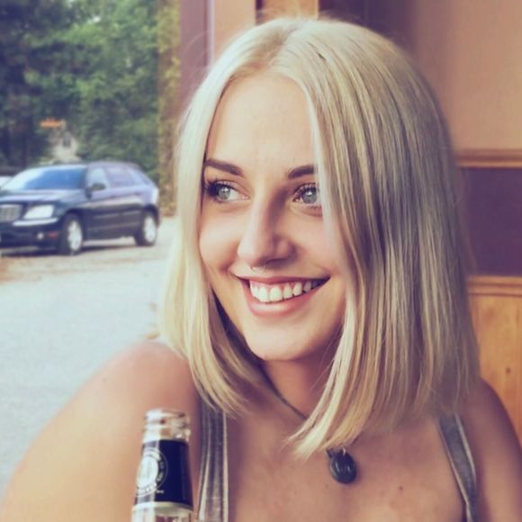 Profile Picture of Alex Tilley (@alex_tilley) on Poshmark