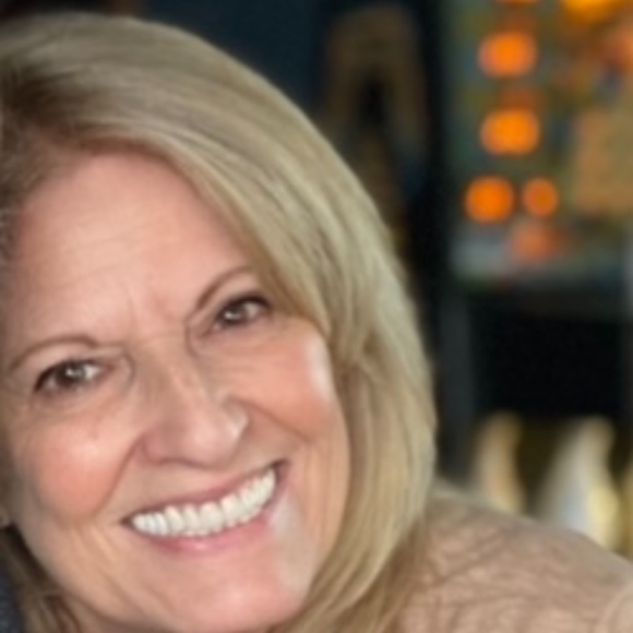 Kathleen Belluzzi - Poshmark Profile Picture of Kathleen Belluzzi (@bzkat14) on Poshmark