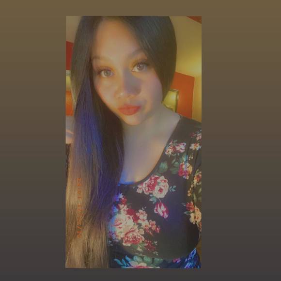 Profile Picture of Dee Alvarez (@deealvarez698) on Poshmark