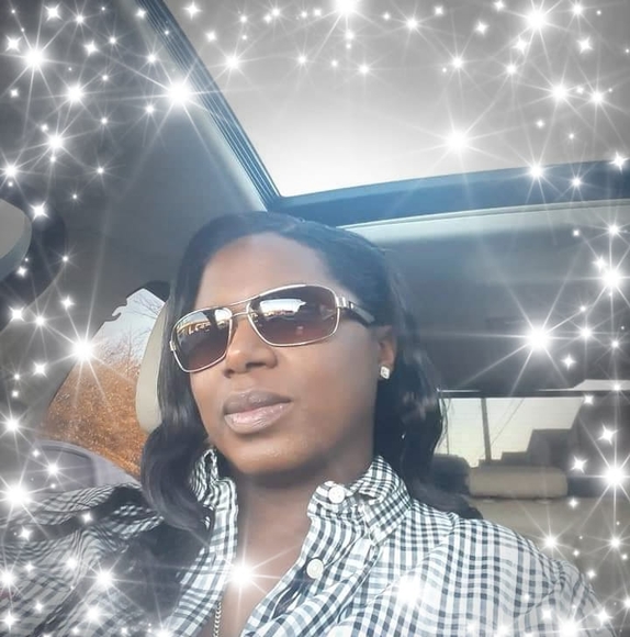 Profile Picture of Devlyn Denise (@devharris) on Poshmark