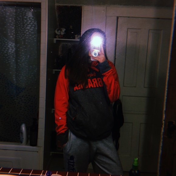 Profile Picture of Olivia Hookham (@olivia_hookham) on Poshmark