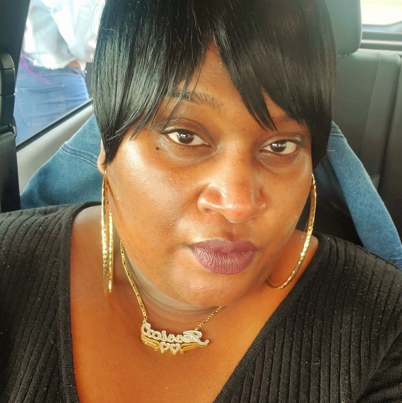 Profile Picture of Jessica Adger (@qweenj84) on Poshmark