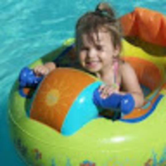 Profile Picture of Nakenia& Groot (@n_groot) on Poshmark