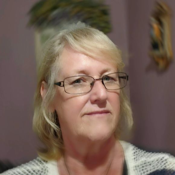 Profile Picture of Brenda Keehr (@brendakeehr) on Poshmark