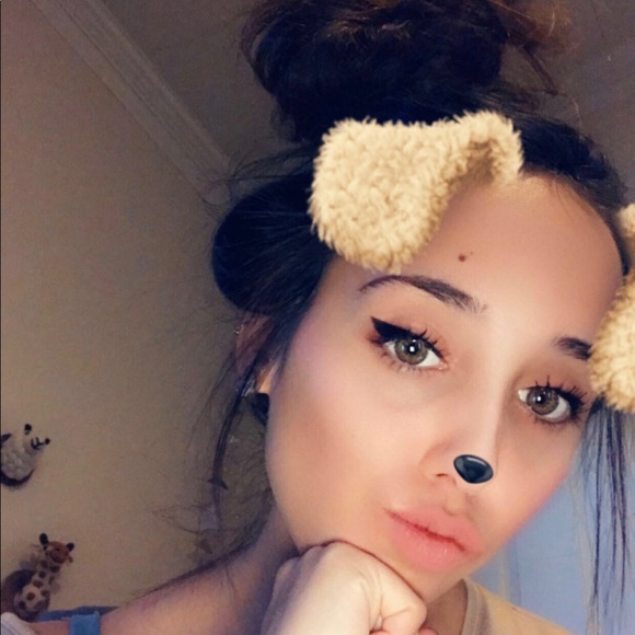 Profile Picture of Kate Davis (@00katester) on Poshmark