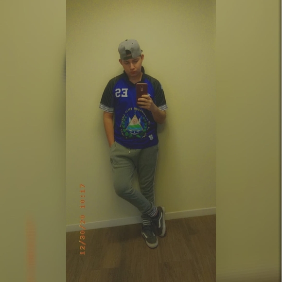 Profile Picture of Carlos Linares (@carlinares41) on Poshmark