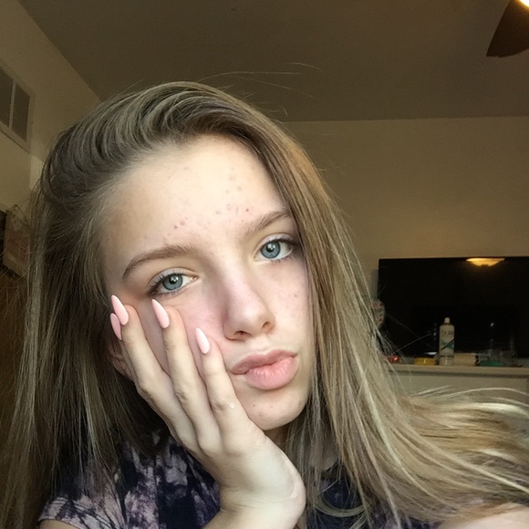 Profile Picture of Promise Raumaker (@promiserenae) on Poshmark