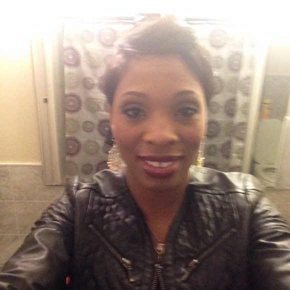 Profile Picture of Rosa Watson (@rosaw708) on Poshmark
