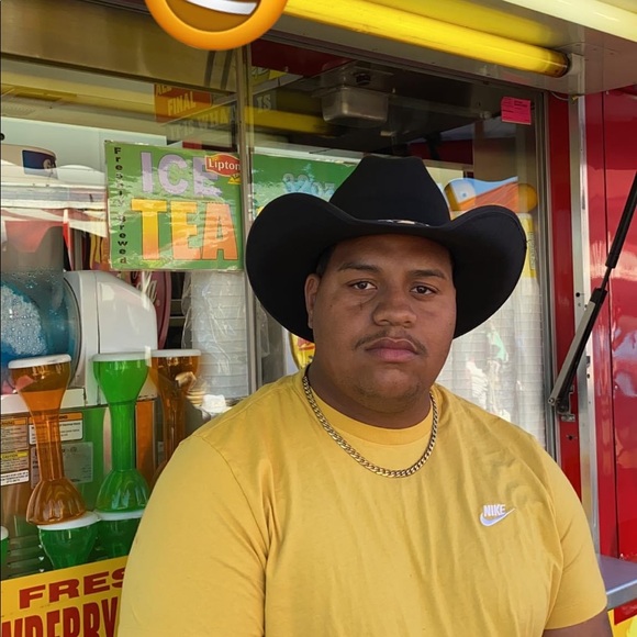 Profile Picture of Joshua Benitez (@coolnoi1) on Poshmark