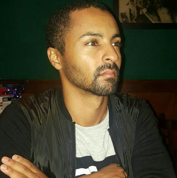 Profile Picture of Claude Bates (@ceebates) on Poshmark