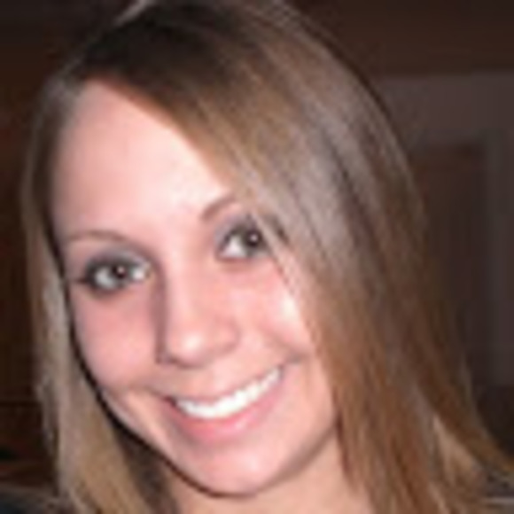 Profile Picture of Jennifer Strelcheck (@jlstrelcheck) on Poshmark