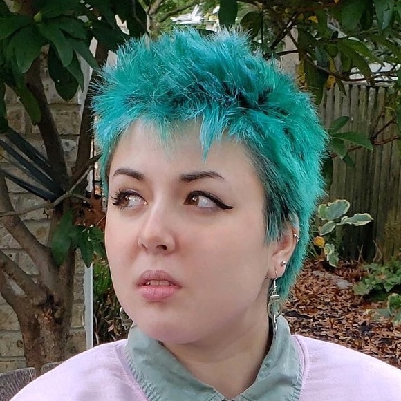 Profile Picture of Zoe Goodstone (@zgoodstone) on Poshmark