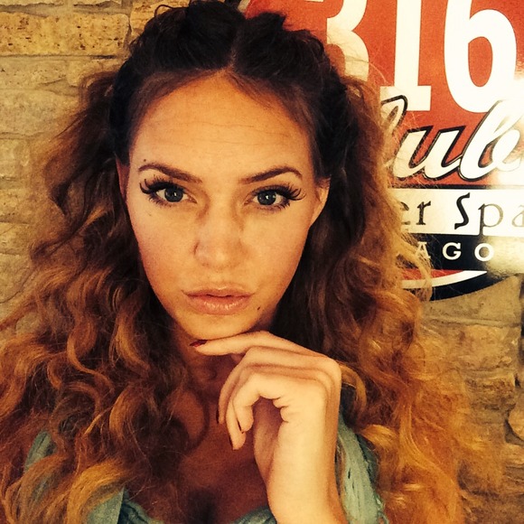 Profile Picture of Nicole Koskan (@nikkiek) on Poshmark