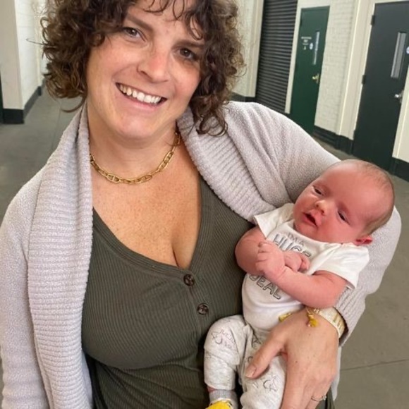 Profile Picture of Ashley Labnon (@ashleylabnon) on Poshmark