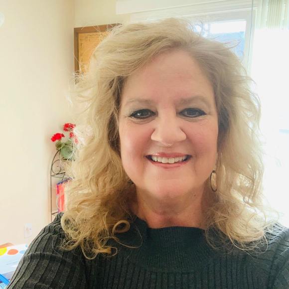 Angie Coslow - Poshmark Profile Picture of Angie Coslow (@adcoslow) on Poshmark