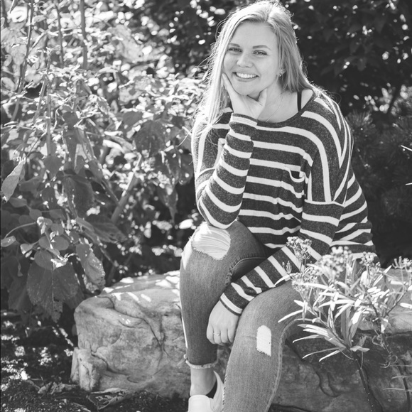 Profile Picture of Samantha Sallet (@ssallet094) on Poshmark