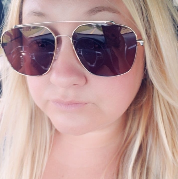 Profile Picture of Amanda Pullins (@amandapullins84) on Poshmark