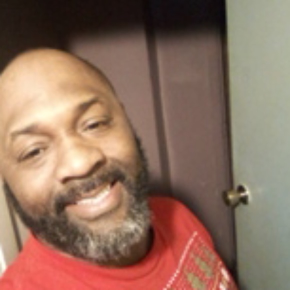 Profile Picture of Glenn Thomas (@bigpooh1976) on Poshmark