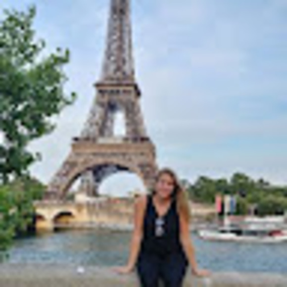 Profile Picture of Dixie Smith (@dixiesmith233) on Poshmark