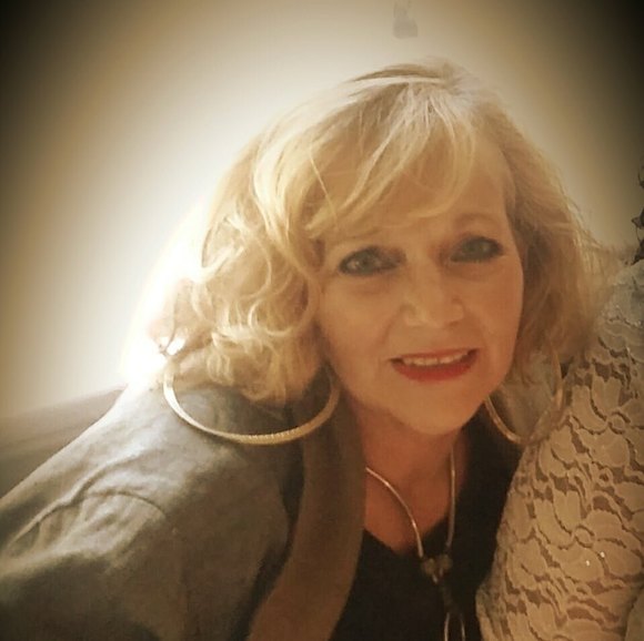 Profile Picture of Donna Schulingkamp (@ladydonna) on Poshmark