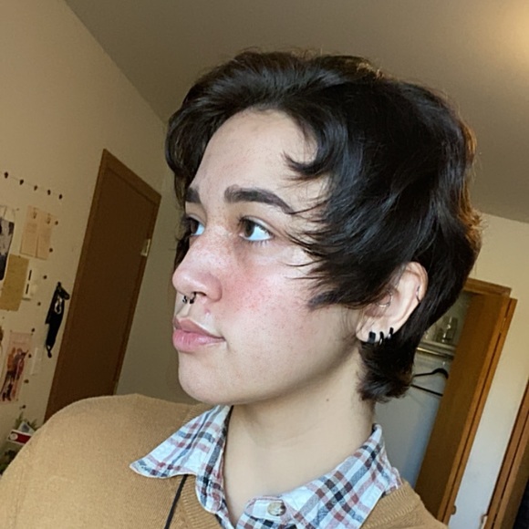 Profile Picture of Hobbs H (@agaricus) on Poshmark