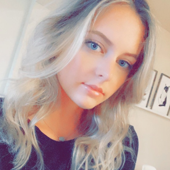 Profile Picture of Bailey Archuleta (@baileyarch12) on Poshmark
