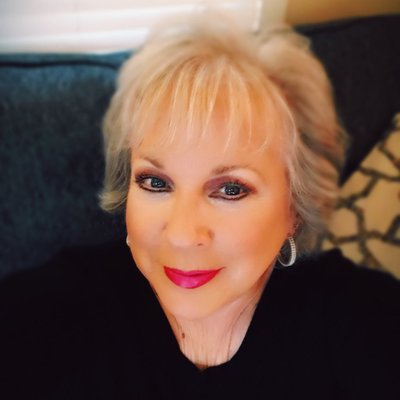 Profile Picture of Debra Lawrence (@Debsells) on Twitter