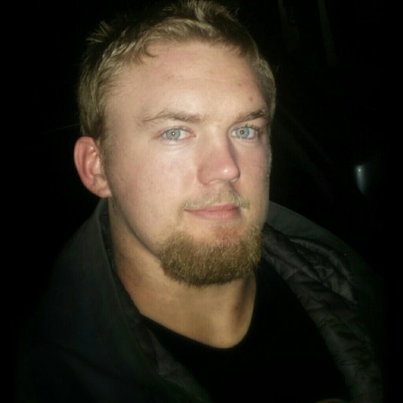 Profile Picture of Casey Custer (@custer921) on Poshmark