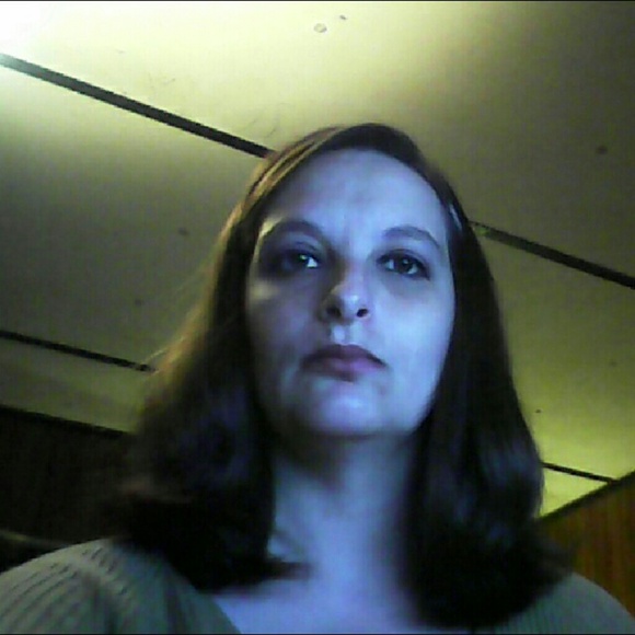 Profile Picture of Shannon Frayser (@shannon_1979) on Poshmark