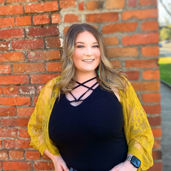 Profile Picture of Dallys Boban (@dallysboban) on Poshmark
