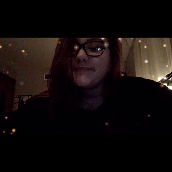 Profile Picture of Emily Pearce (@emily5665) on Poshmark