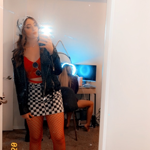 Profile Picture of Danielle Parson (@danielle_parson) on Poshmark