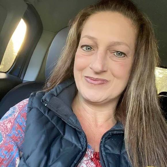 Profile Picture of Shawna Pierson (@shawnasebree) on Poshmark