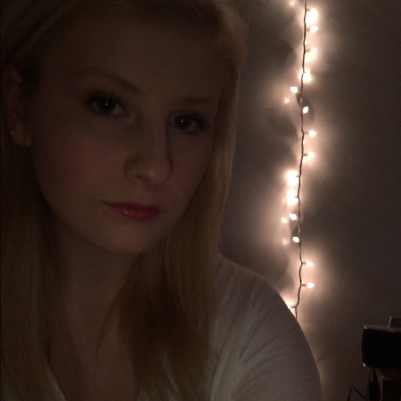 Profile Picture of Olivia Daniels (@slayfay1) on Poshmark
