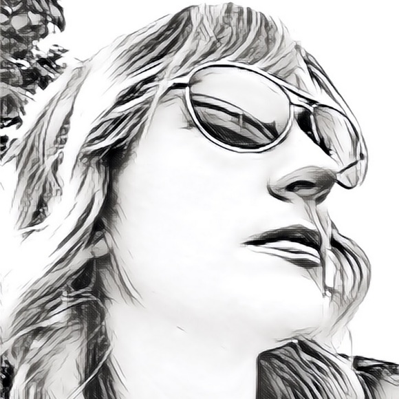 Profile Picture of Christina Braks (@christinabraks) on Poshmark