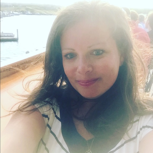 Profile Picture of Michelle Sylvester (@zmmsylvester) on Poshmark