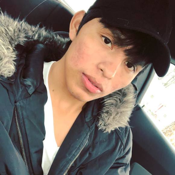 Profile Picture of Emmeth Girón (@emmethg) on Poshmark